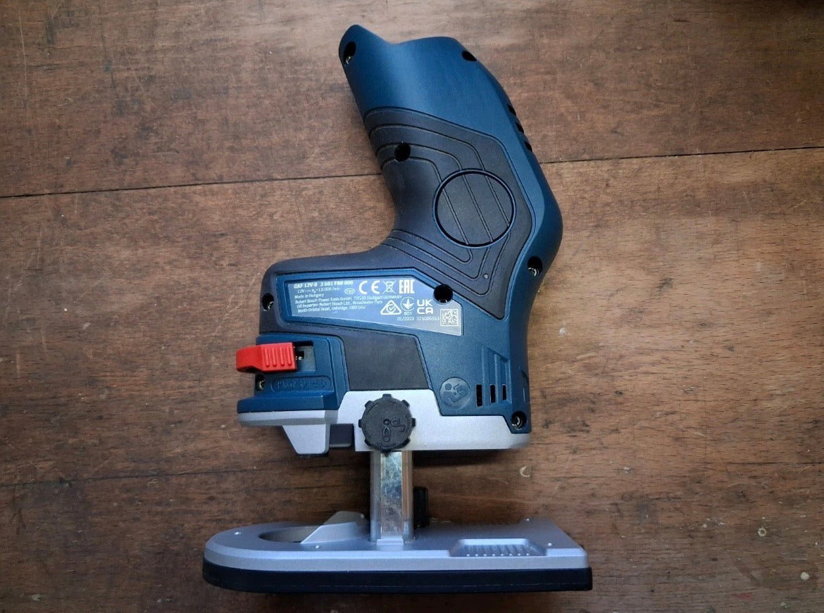 Bosch Professional GKF 12V-8 – 12V akkus élmaró