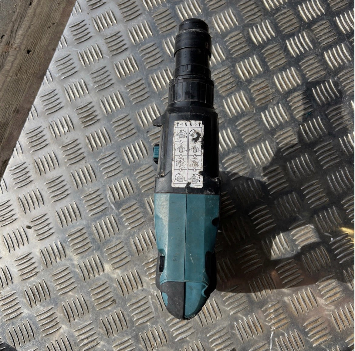 Makita DHR243Z – 18V LXT 3 üzemmódú SDS-Plus fúrókalapács