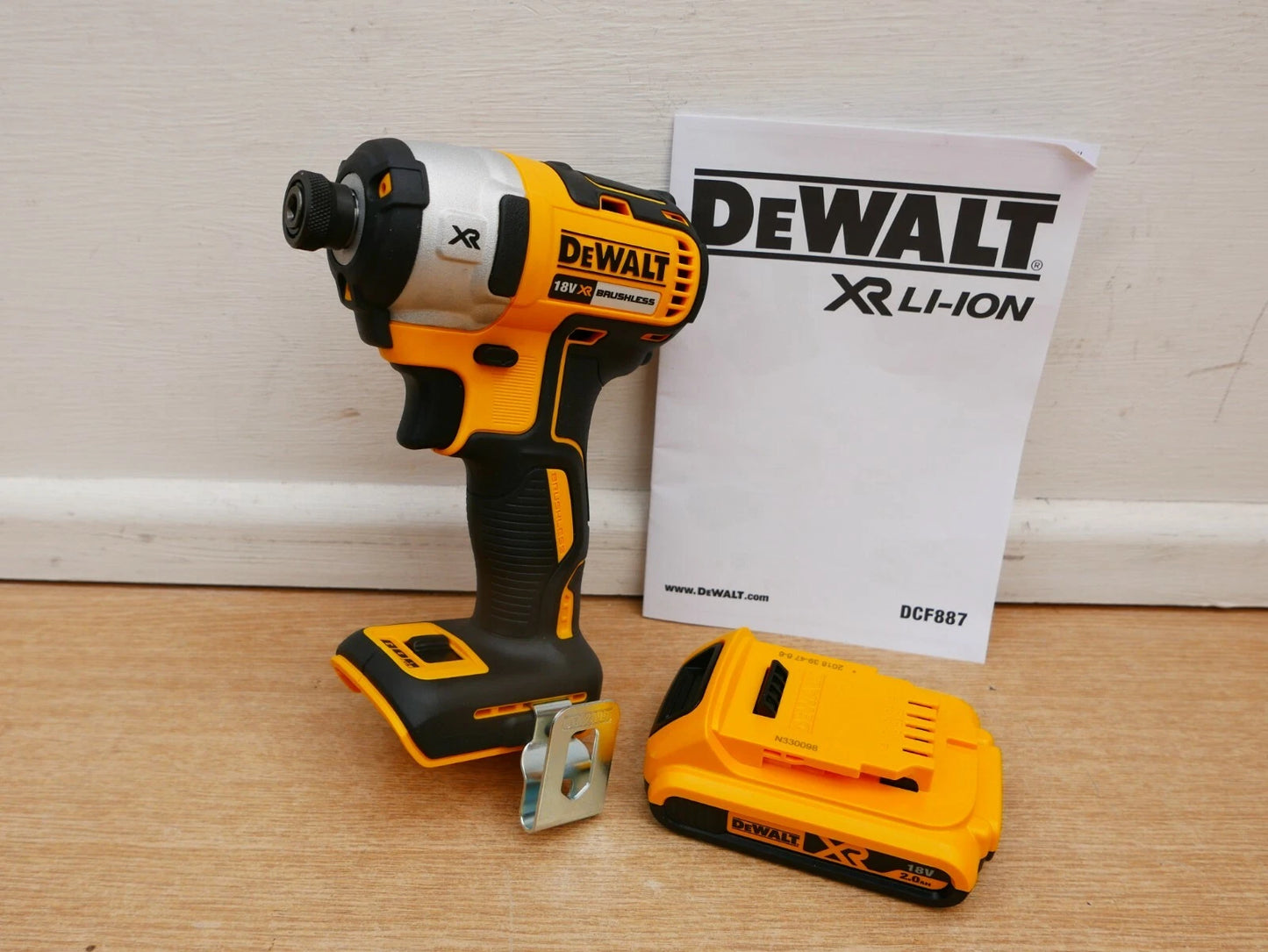 DeWalt DCF887 XR – 18V ütvecsavarozó + DCB183 2.0Ah akkumulátor