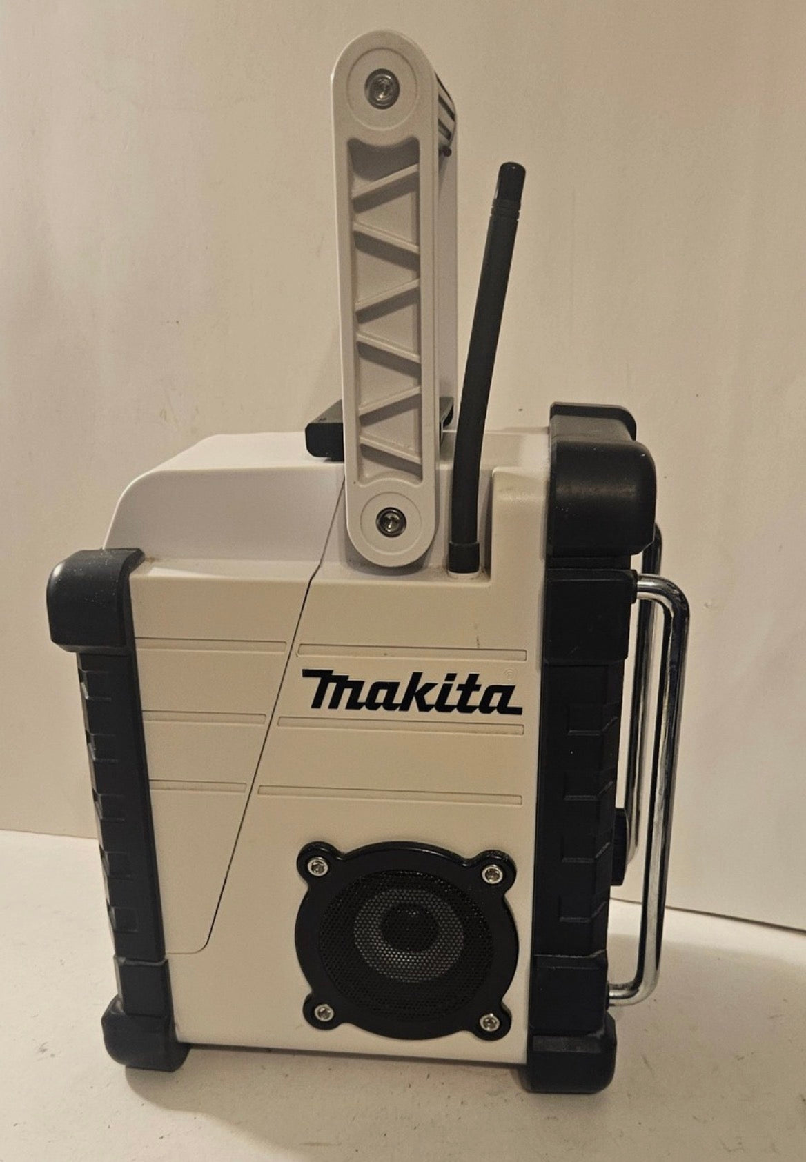 Makita XRM02 Jobsite Radio – (használt, kézikönyvvel, akku nélkül