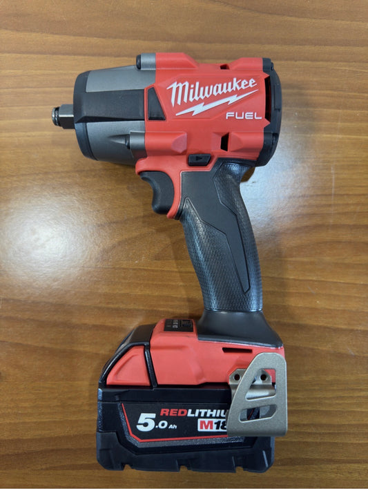 Milwaukee M18 FMTIW2F12 FUEL 1/2” ütvecsavarozó készlet – 2×5.0Ah akkumulátorral + M12-18FC gyorstöltővel