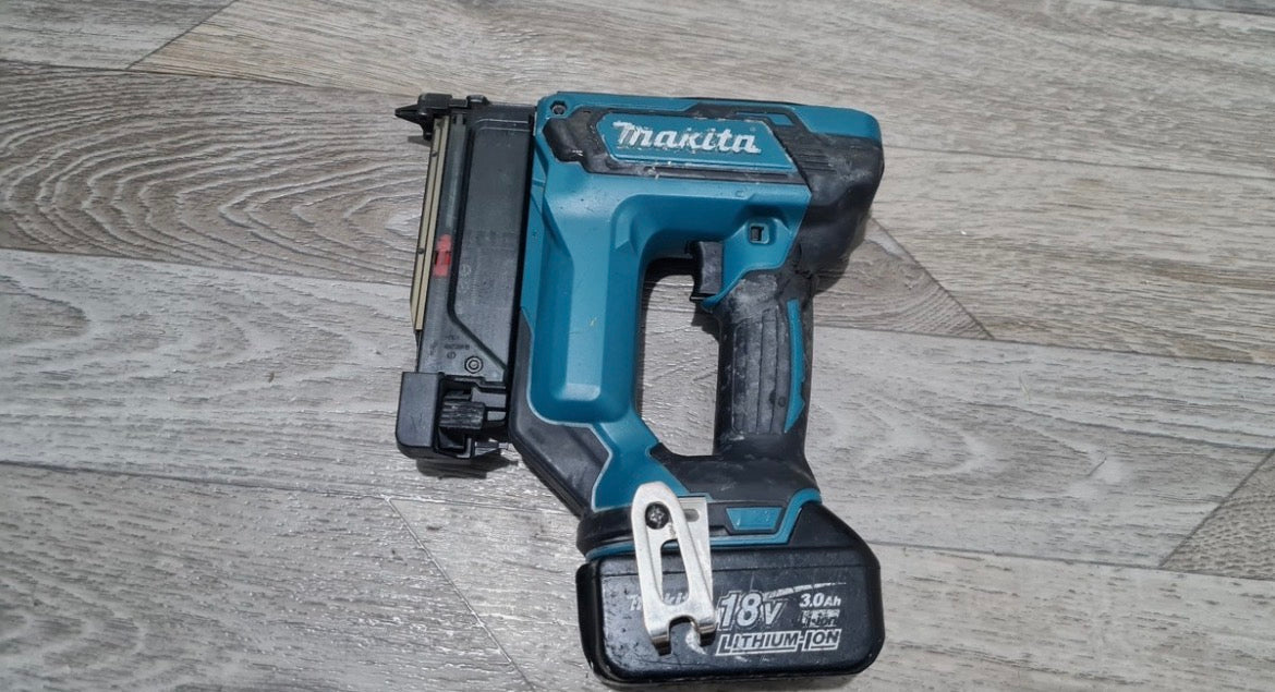 Makita DPT353Z – 18V LXT akkus tűszegező