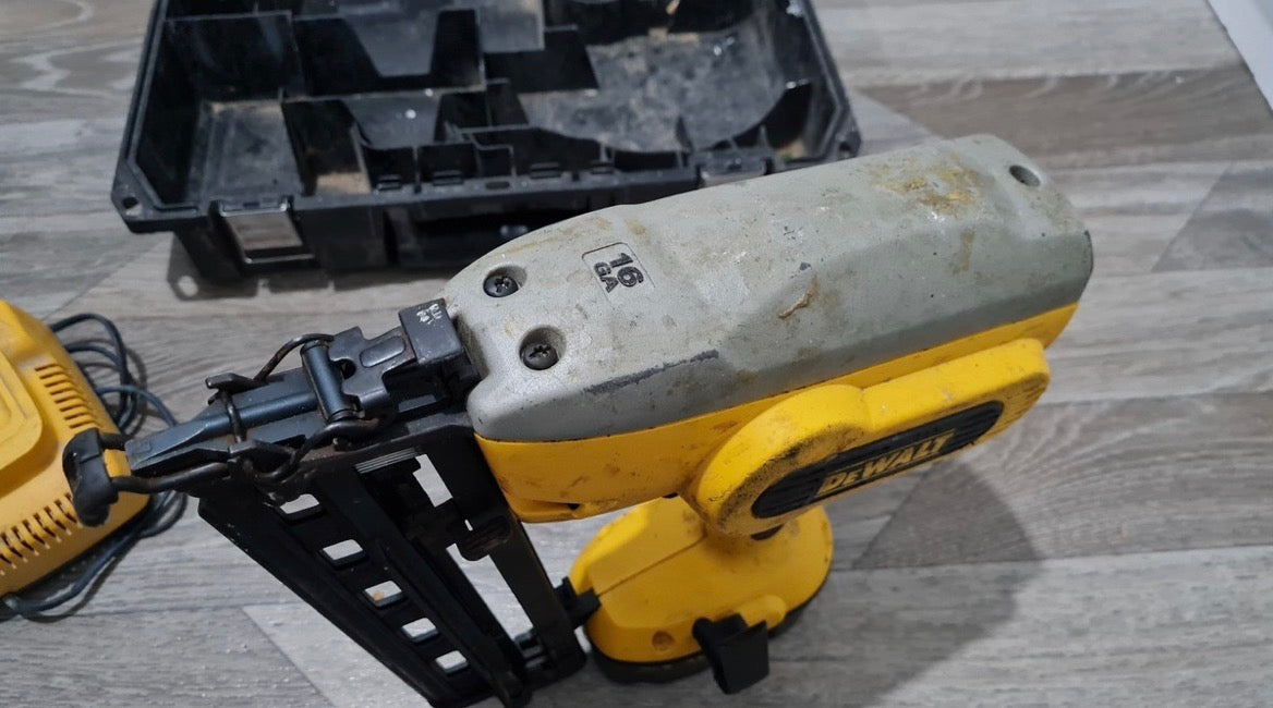 DeWalt DC618 – 18V akkus szegezőpisztoly