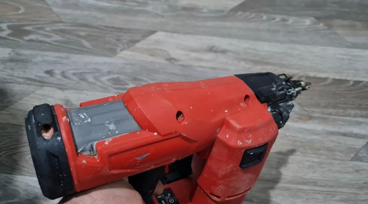 Milwaukee M18FN16GA-OX 18 V-os szegezőpisztoly
