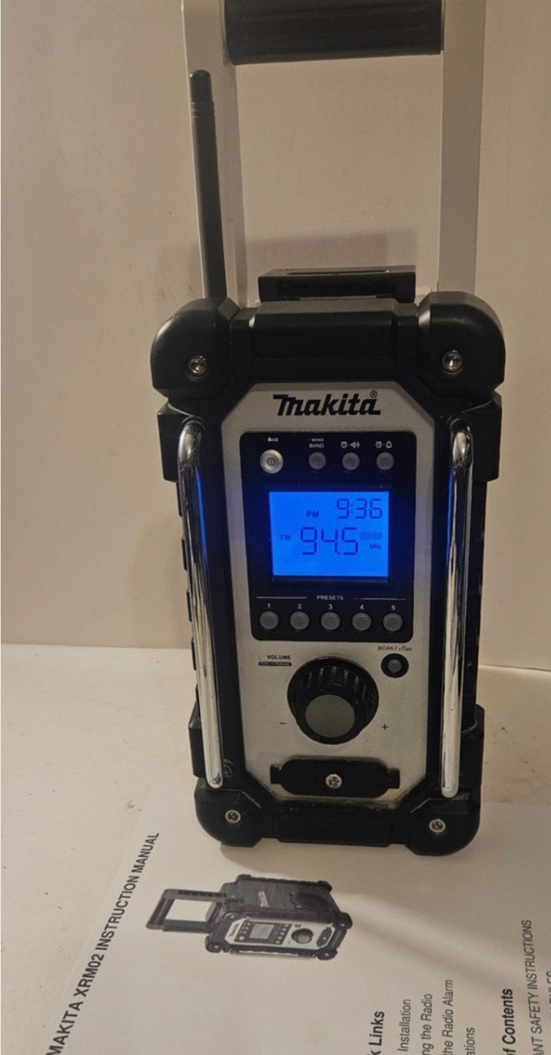 Makita XRM02 Jobsite Radio – (használt, kézikönyvvel, akku nélkül