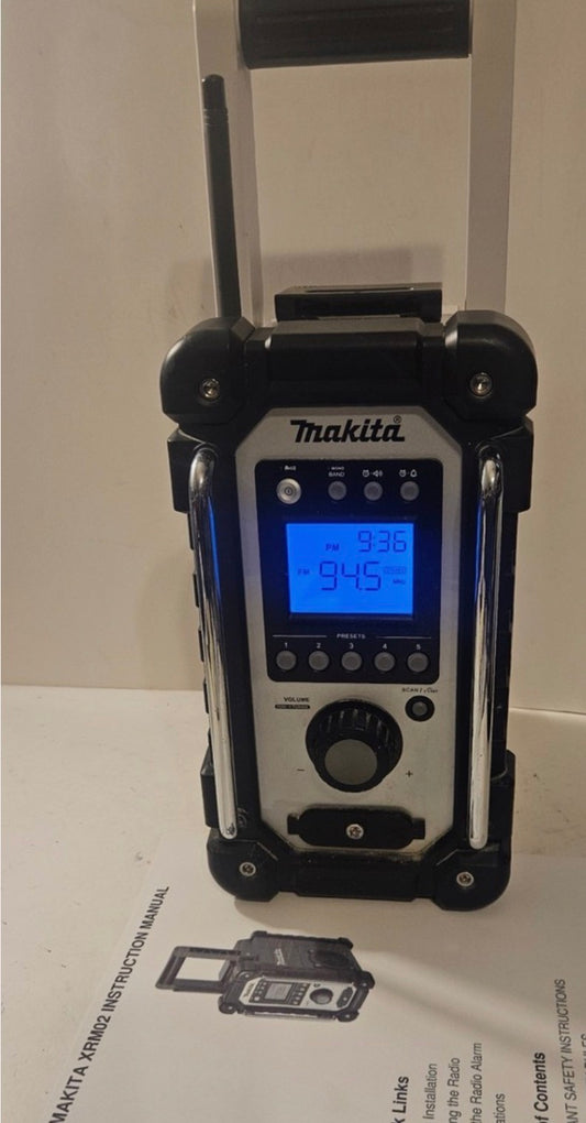 Makita XRM02 Jobsite Radio – (használt, kézikönyvvel, akku nélkül