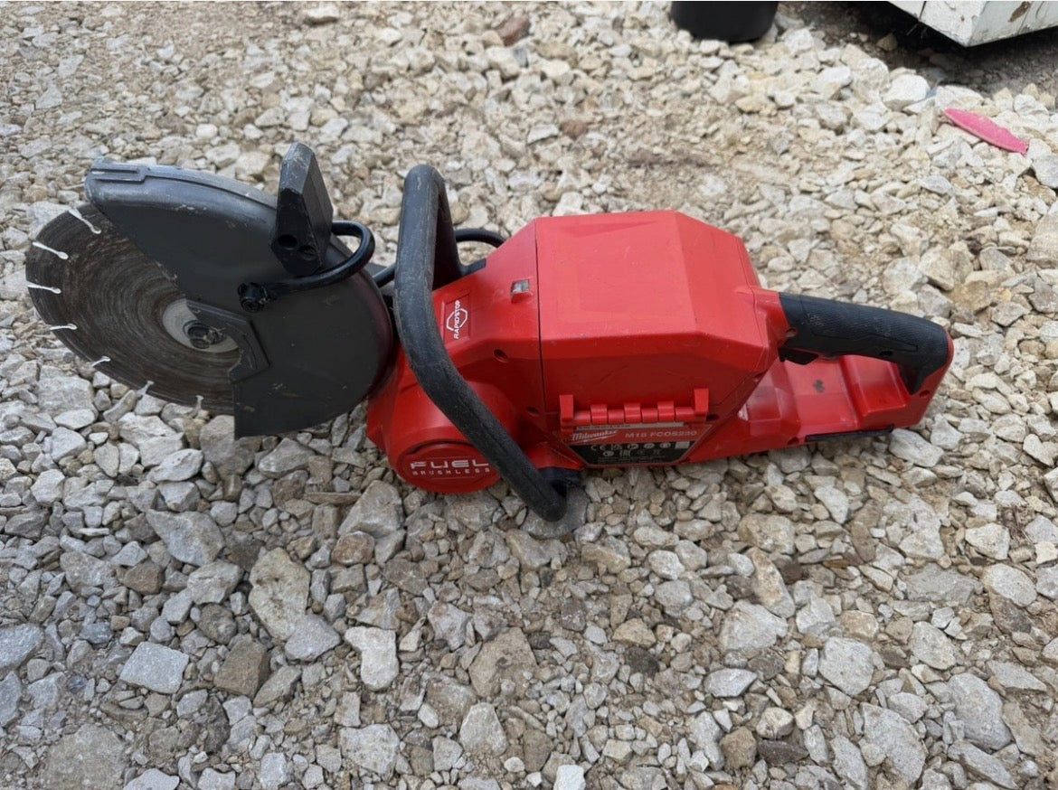 Milwaukee M18 FCOS230 – FUEL ONE-KEY akkus vágófűrész