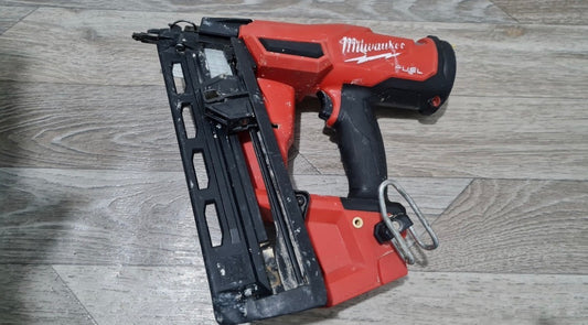 Milwaukee M18FN16GA-OX 18 V-os szegezőpisztoly