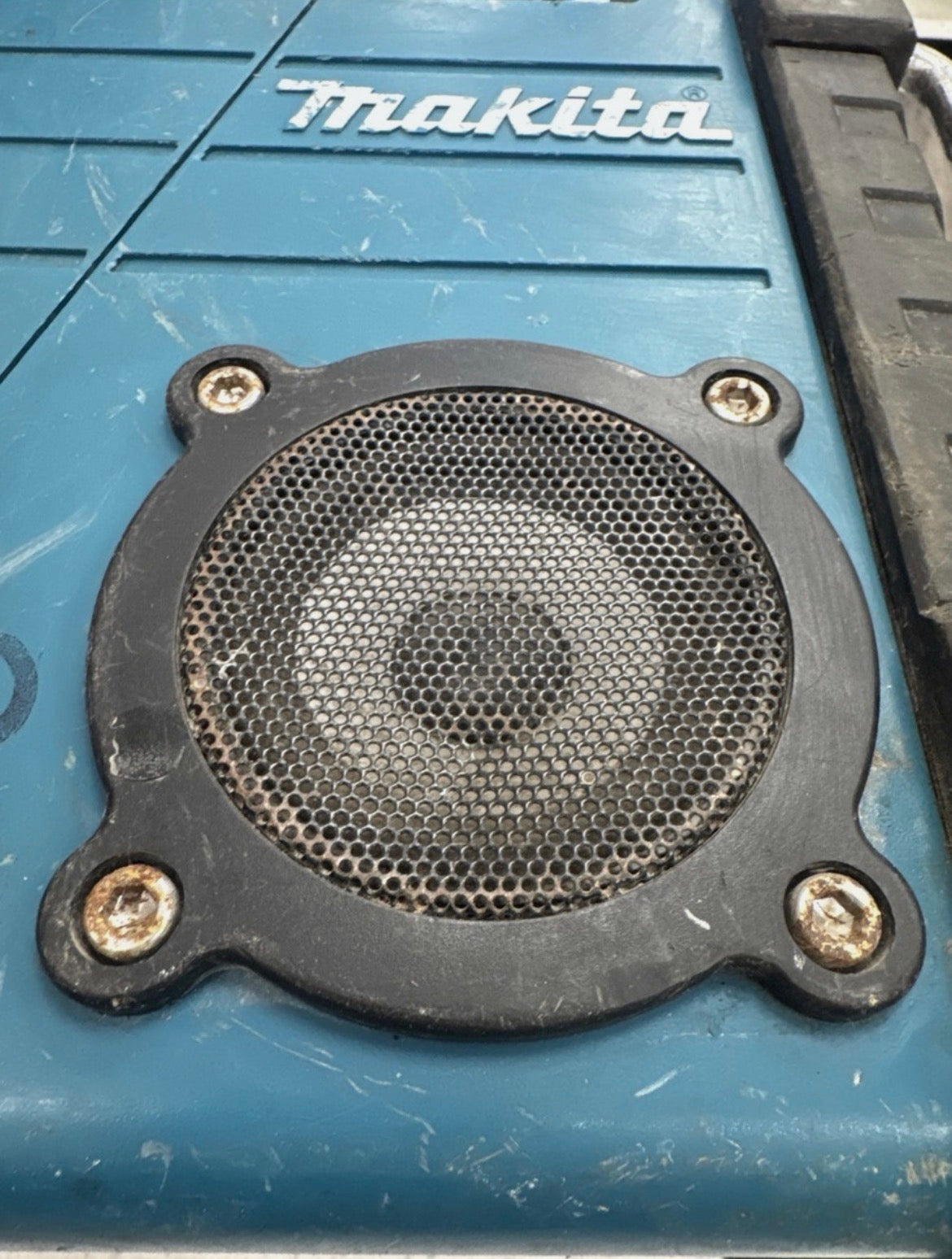 Makita BMR102 – 18V munkahelyi FM/AM rádió
