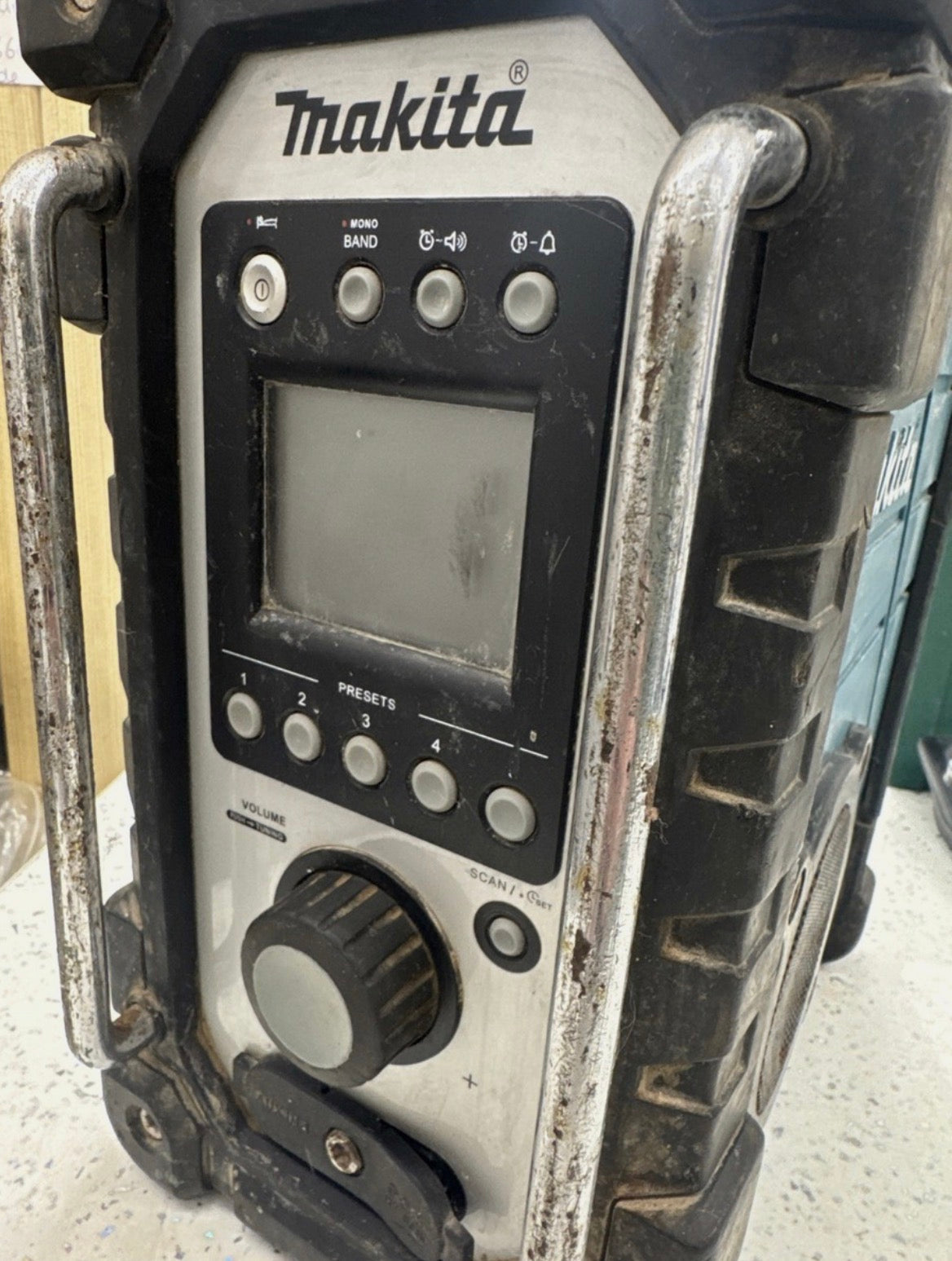 Makita BMR102 – 18V munkahelyi FM/AM rádió