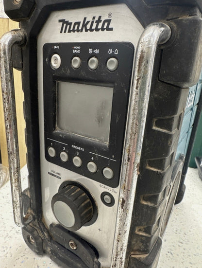 Makita BMR102 – 18V munkahelyi FM/AM rádió