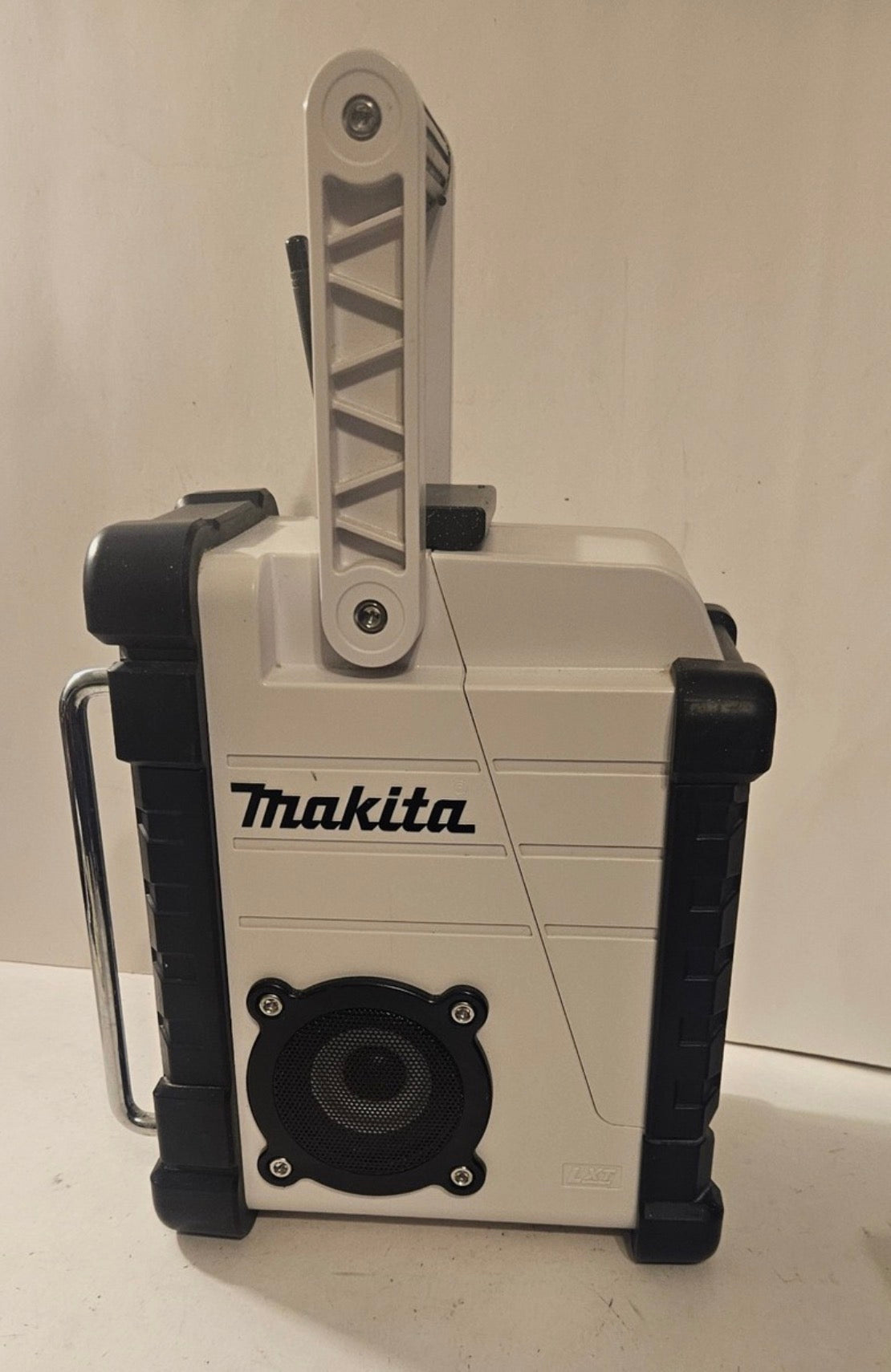 Makita XRM02 Jobsite Radio – (használt, kézikönyvvel, akku nélkül