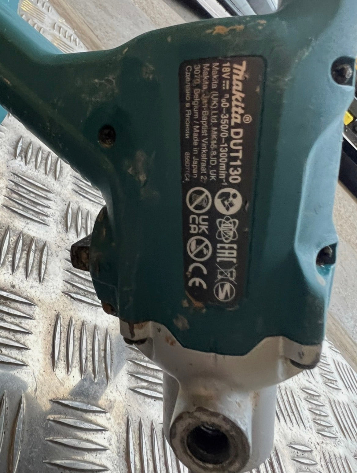 Makita DUT130Z – 18V LXT szénkefe nélküli keverőgép / fúró-keverő