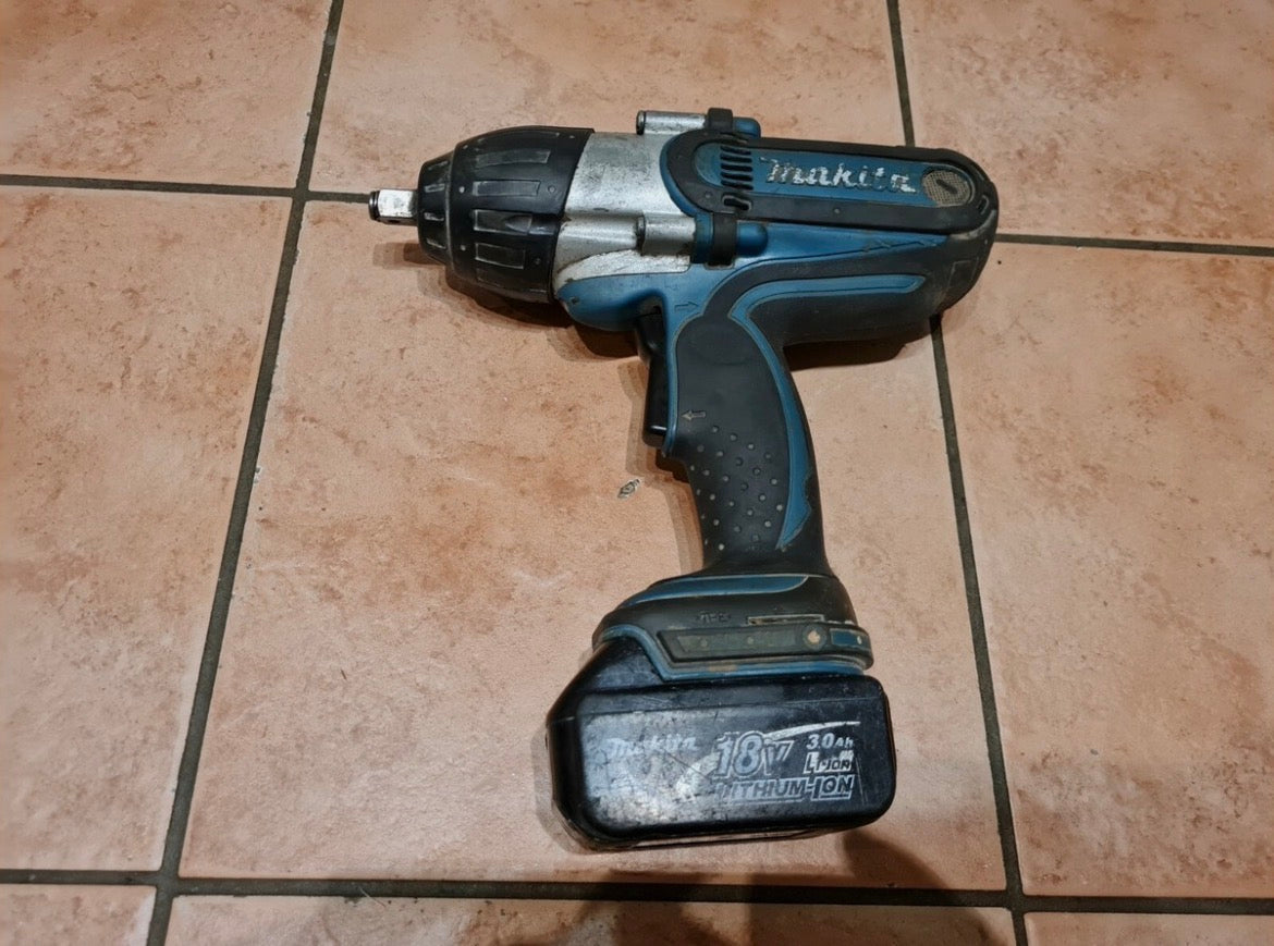 Makita DTW450 – 18V LXT akkus ütvecsavarozó