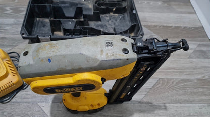 DeWalt DC618 – 18V akkus szegezőpisztoly