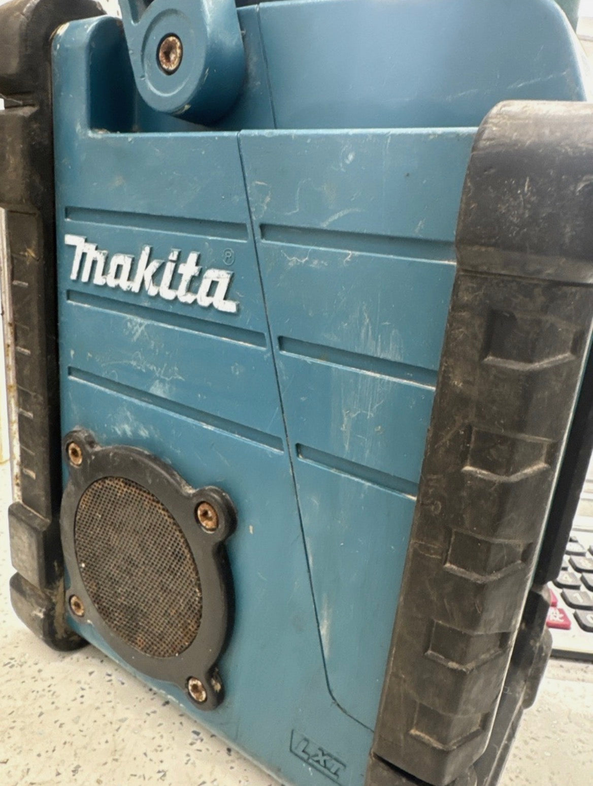 Makita BMR102 – 18V munkahelyi FM/AM rádió