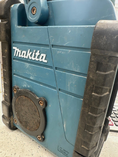 Makita BMR102 – 18V munkahelyi FM/AM rádió