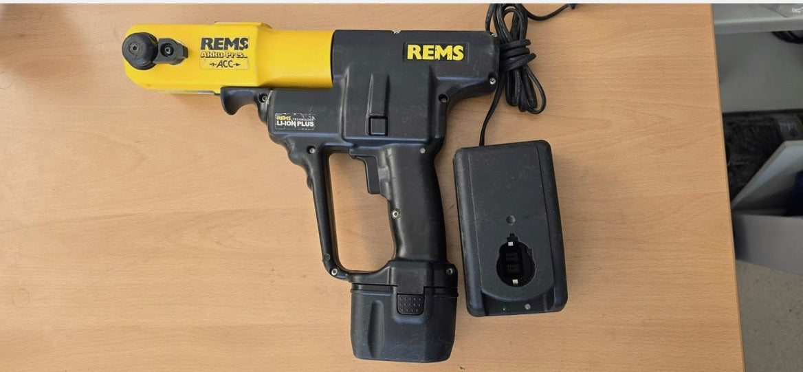 REMS Akku-Press ACC 14.4V – gép + akkumulátor + töltő