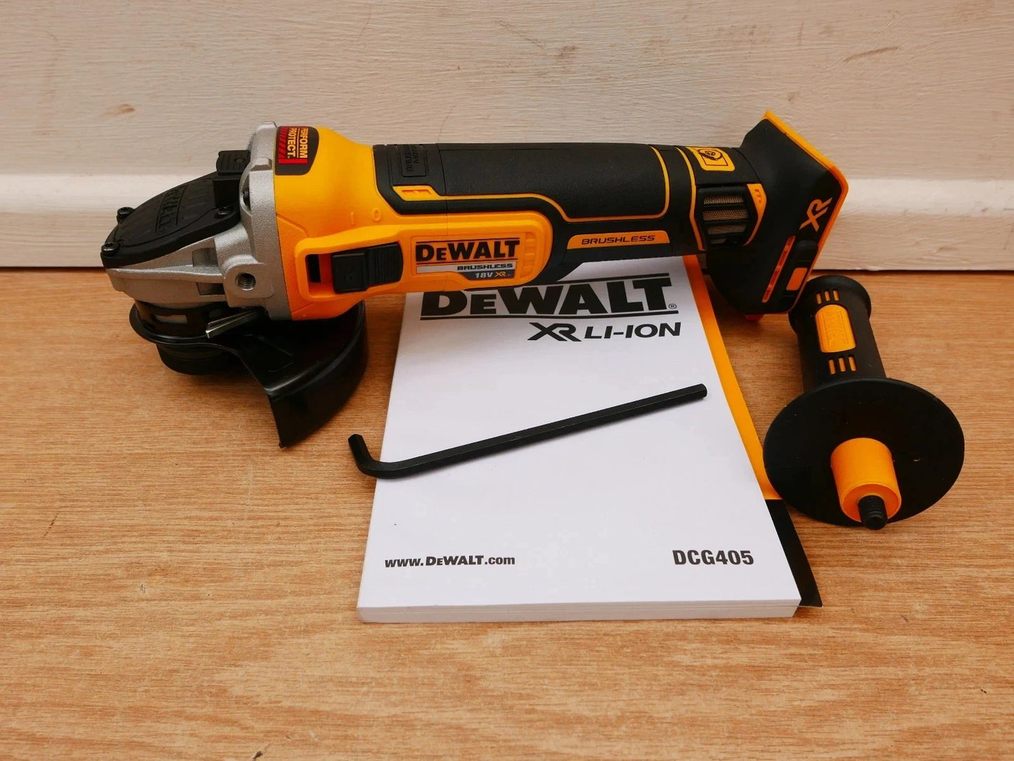 DeWalt DCG405 – 18V XR 125 mm szénkefe nélküli sarokcsiszoló