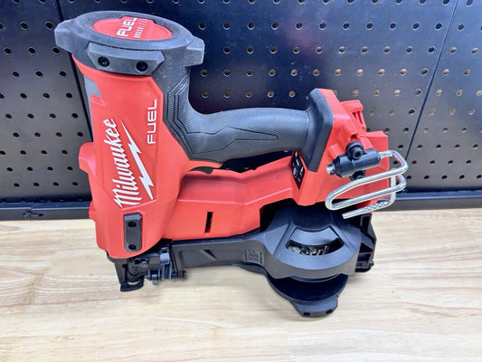 Milwaukee 2909-20 M18 FUEL™ Akkumulátoros Tetőfedő Szegbelövő