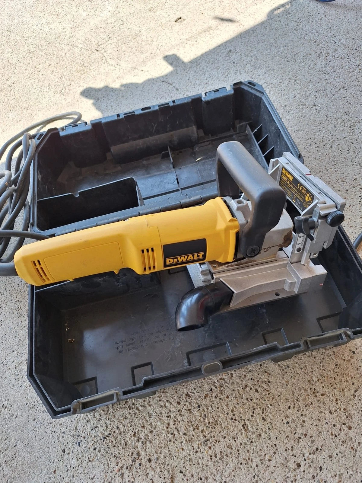 DeWalt DW682 kekszmaró (lamellózó) – tokkal és tartozékokkal