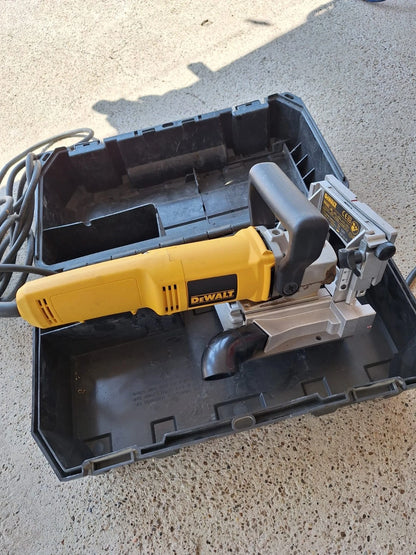 DeWalt DW682 kekszmaró (lamellózó) – tokkal és tartozékokkal